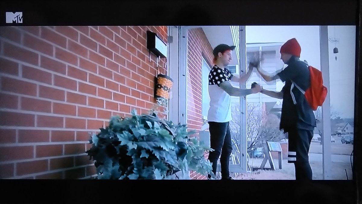 manucarrera_m's tweet photo. Nota Rockstar: cuando conozca a @FernandoMars tenemos que saludarnos al estilo tøp
#MTVGuruMaster #twentyonepilots @MTVLAargentina https://t.co/YoaEWobYkH