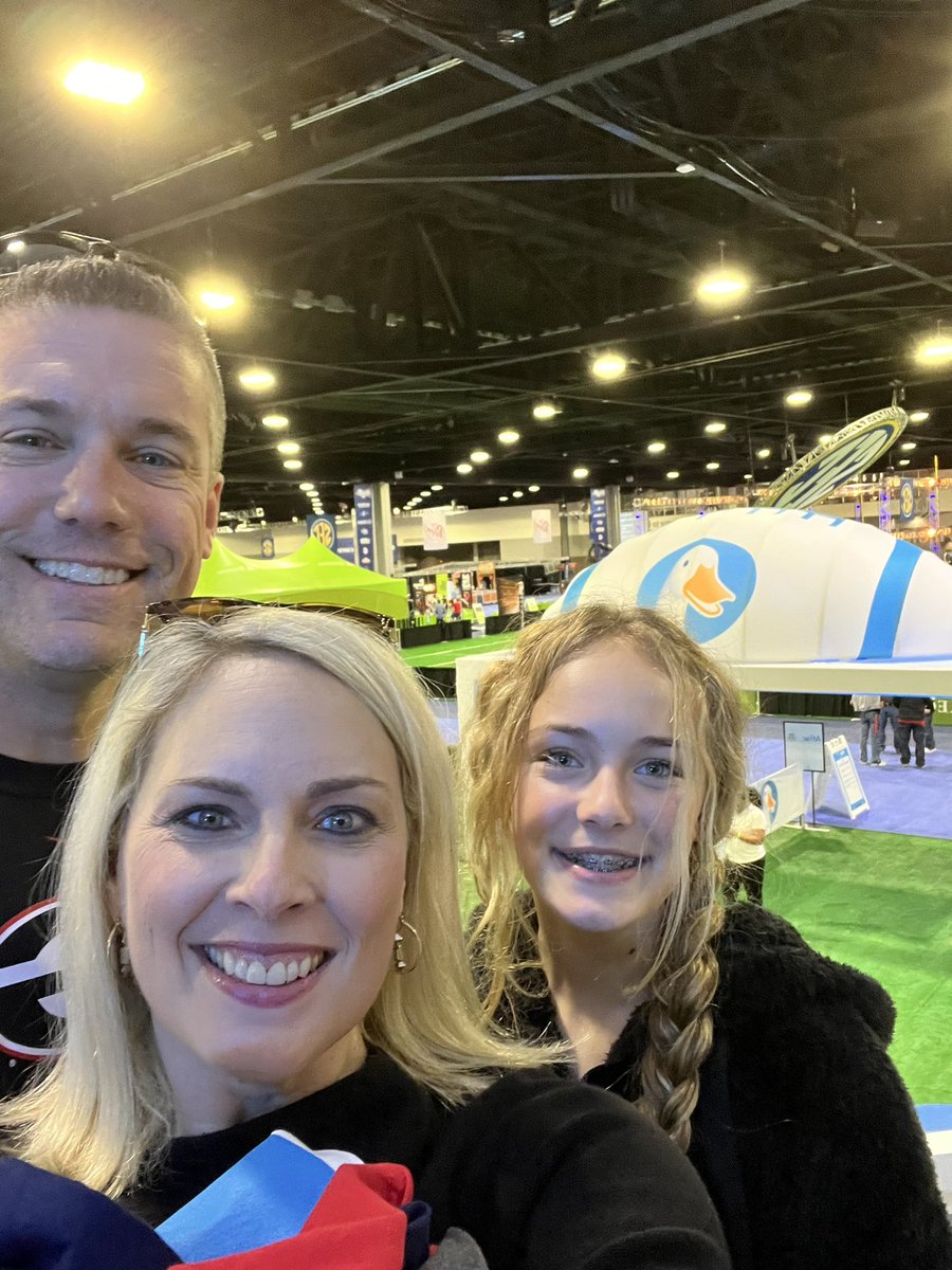 PentecostSherry's tweet photo. Having fun at SEC FANFARE #comebacksuite @aflac https://t.co/QpTfbnKsQD