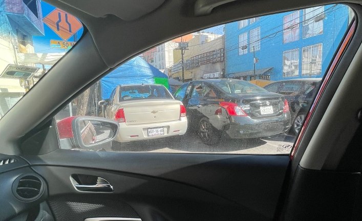 EdelVaquez's tweet photo. @evelyn_parraA @SSC_CDMX @LaSEMOVI @inveacdmx @escudo_vc @A_VCarranza Urge orden vial en la Av. Guillermo Prieto No. 38, es un caos la entrada y salida para los residentes y ni hablar de una salida de emergencia en caso de un percance, si esto es a principios de diciembre que los espera en las fechas cruciales, URGEEEEEE https://t.co/Z4GwKEbUHQ