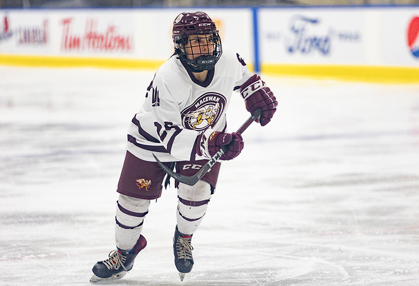 MacEwanGriffins's tweet photo. W🏒| @MacEwanHockey rookie D Aryn Chambers excelling in top-pairing minutes as she leads @MacEwanU into first @CanadaWest RS action vs #YEG rival @BearsandPandas FRI (7, CDA) &amp; SAT (5, DCA).
#GriffNation
📺https://t.co/JJ37XWlJ7u
📷Joel Kingston
FEATURE➡️https://t.co/V24hrkrF6E https://t.co/VpbQARjO46