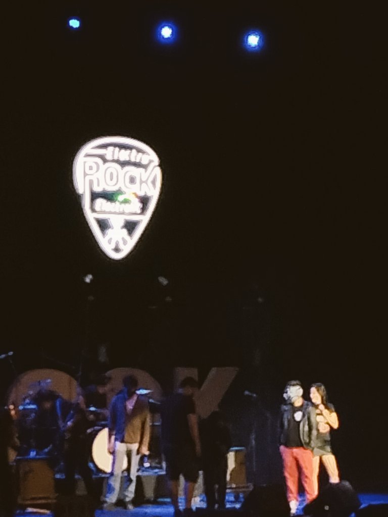 fred10418776's tweet photo. @soylavaneglez @eljuan_barragan Espectacular #Electrorock7 😎🤘 https://t.co/tiTEoySDlT