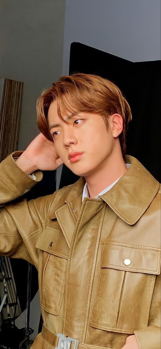 SimranQ26660321's tweet photo. HAPPY BIRTHDAY TO OUR MOON PRINCE!🎉🎂 🥂
You deserves all the best beautiful things in the world. please always take care, stay happy and stay healthy! thank you for being the best hyung to your members! thank you for making us laugh with your jokes! Love you forever🥺
보라해 💜 https://t.co/scXboKdC0k