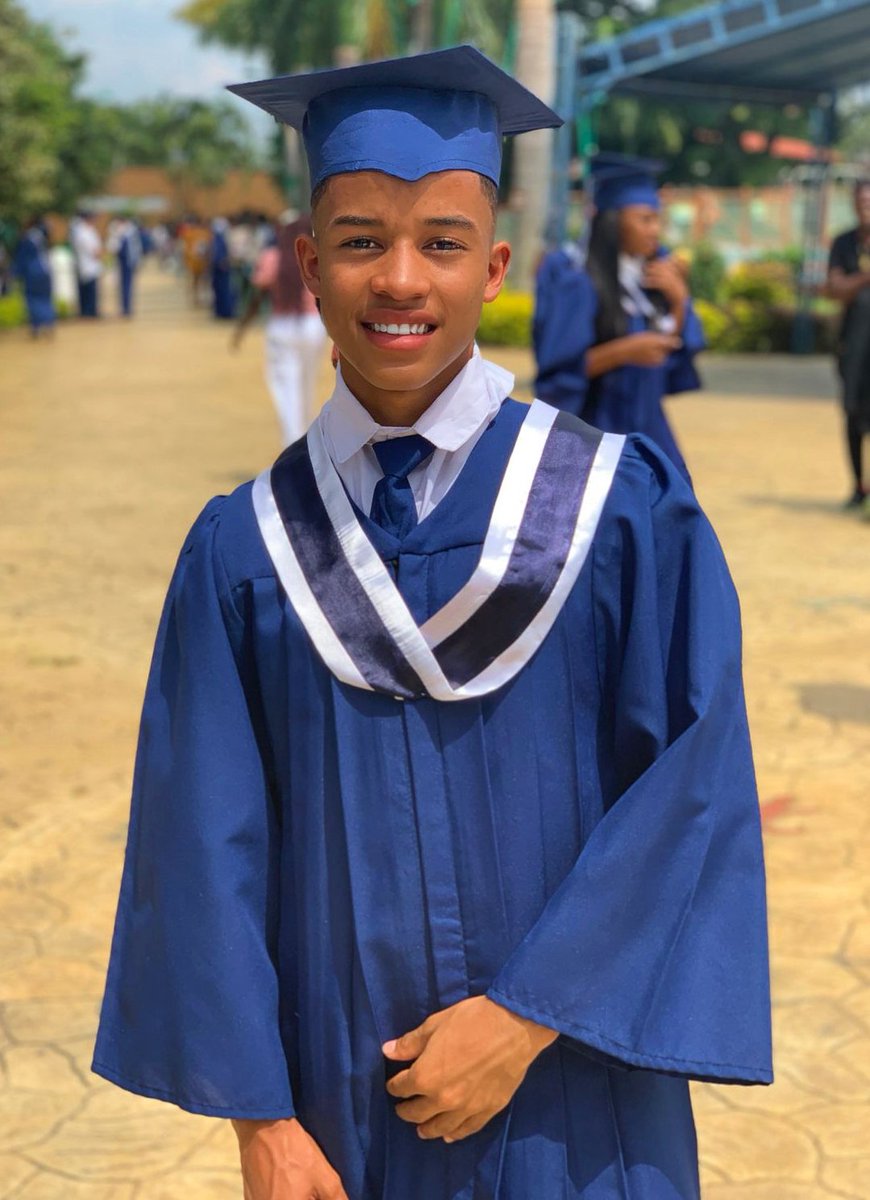elvoring's tweet photo. 👨🏽🎓Muchas gracias a Dios❤
#graduation #graduation #PROMO #Promo21 #elvoring #toga #melesgradue #FelizViernesATodos
#recomendado #feliz #like #love #sigueme https://t.co/Dxfyozem1B