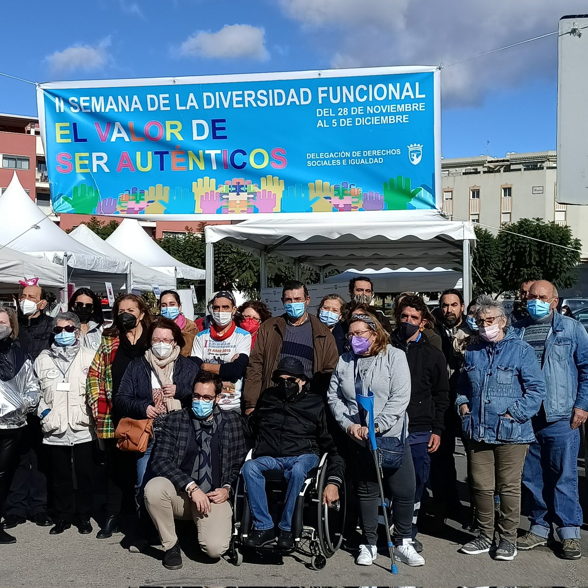 InterpreteSigno's tweet photo. @AytoVLZ apuesta por la accesibilidad contando con intérpretes de lengua de signos en la II SEMANA DE LA DIVERSIDAD FUNCIONAL.
Gracias al concejal bienestar social #VictorGonzalezFernandez por creer en la Inclusión.

Intérpretes: 
@EstherRamallo 
@ILSEMALAGA https://t.co/Obce2DNcII