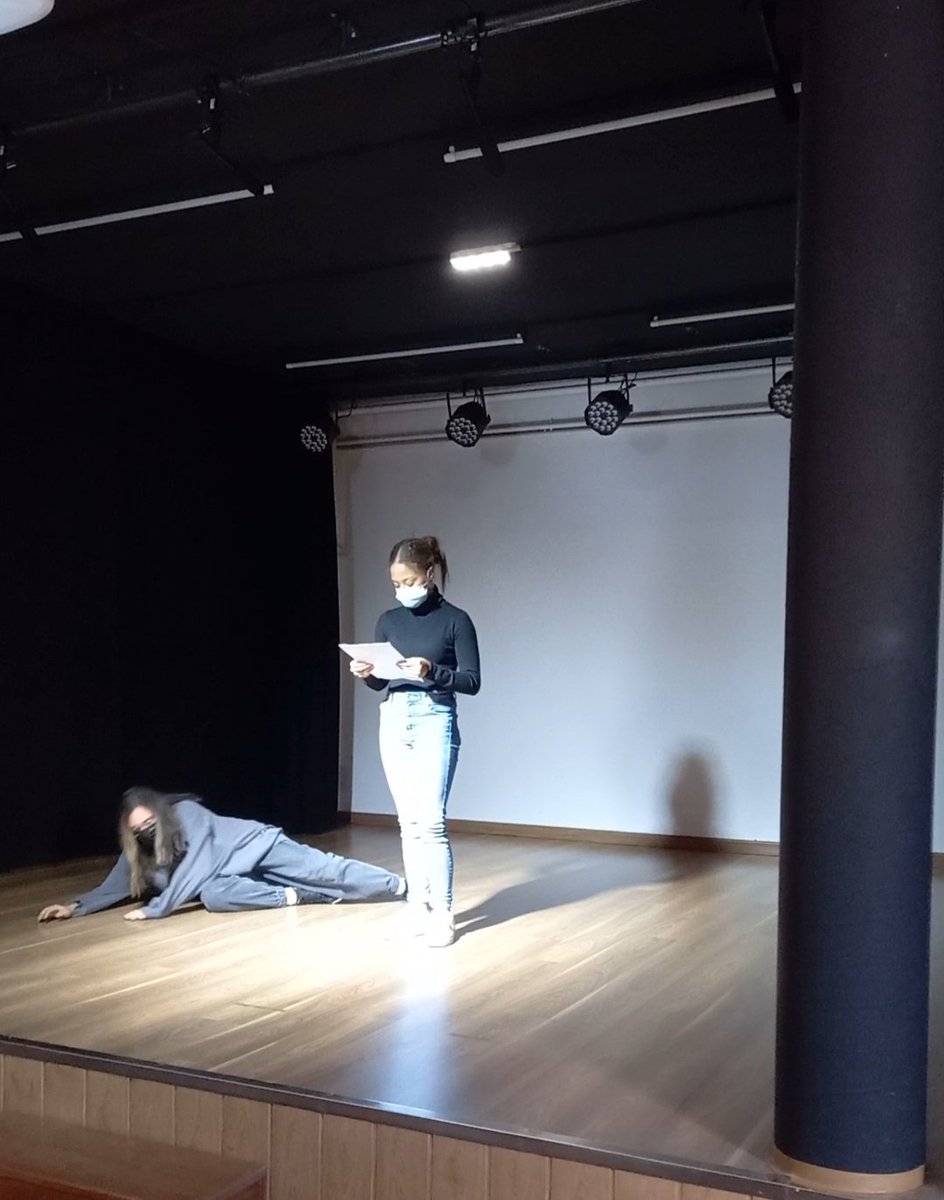 Albenizprojects's tweet photo. ¡Qué orgullo de centro! Hoy tenemos imágenes 📸 de visita 1°Bach @MuseoThyssen , 2ª sesión charlas #CyTec (Cª y Tª en femenino de la @uc3m y @AytoLeganes ) y de alumnas #Teatro3ESO haciendo lectura dramatizada poema de @el_mal_donado contra violencia de género. Viernes intenso. https://t.co/cWAA45hnBO