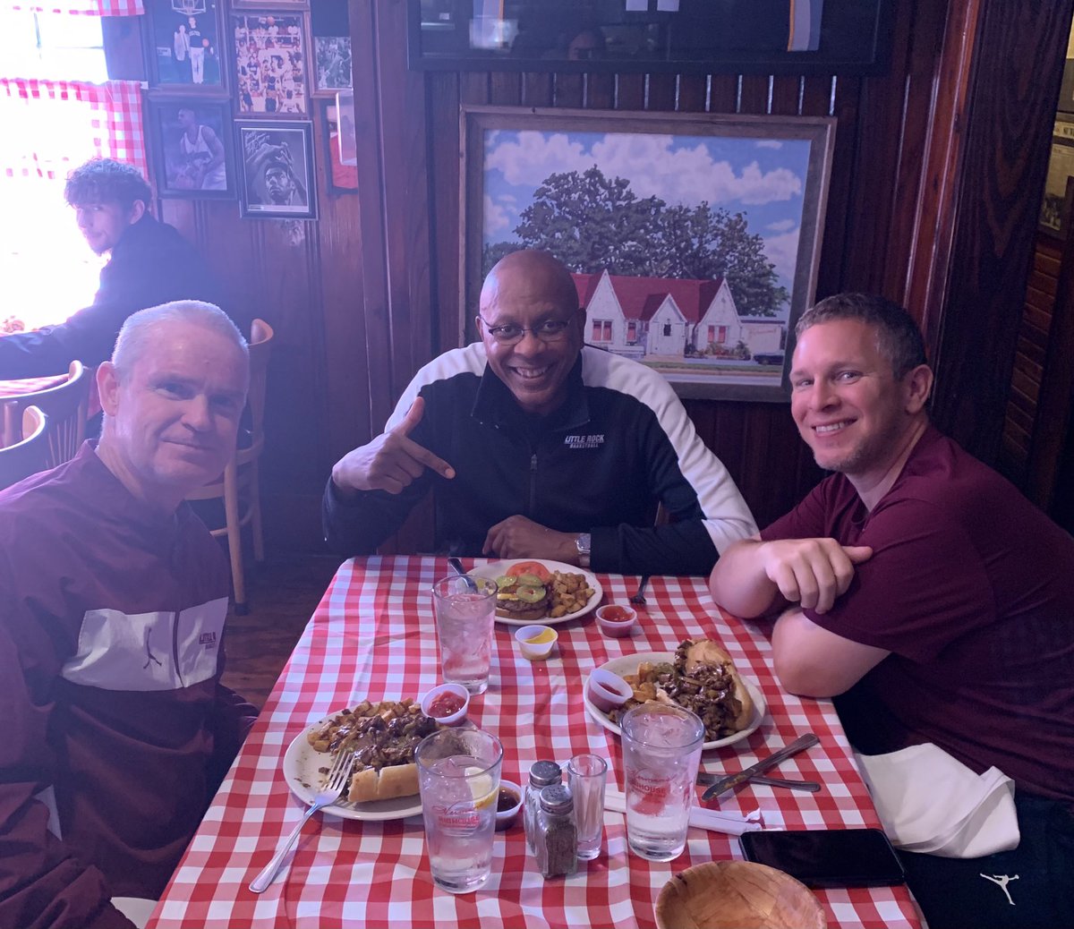 CoachWalker_LR's tweet photo. Can’t come to Fayetteville without stopping at the legendary @HermansRibhouse. https://t.co/z6fb1obyVh