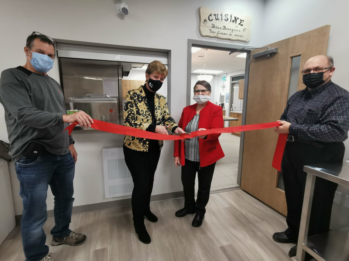 AAFC_Canada's tweet photo. Minister Bibeau highlights an investment of over $78K to Maison Francine Leroux to help address food security needs in #Drummondville QC under #LFIF’s second phase https://t.co/56ozGLOFSP https://t.co/WhHiRcIMwQ
