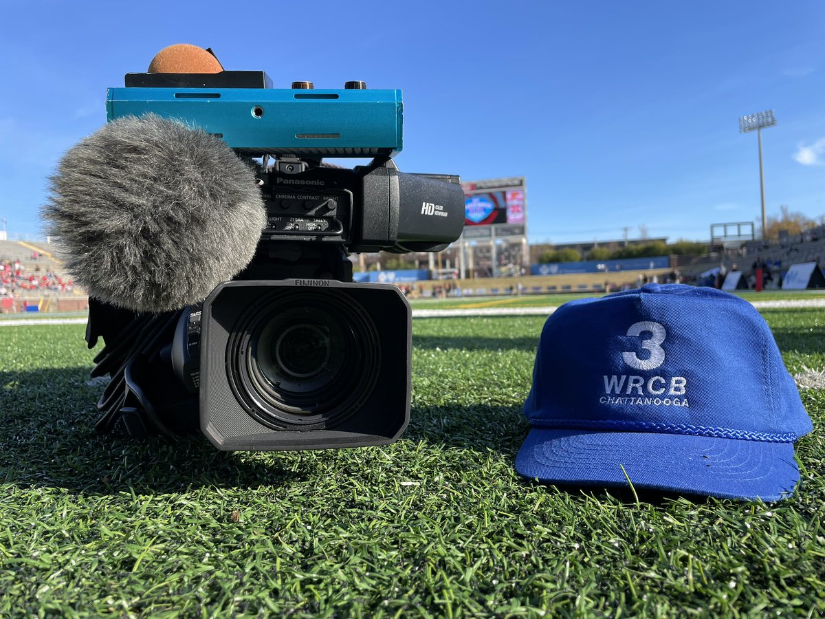 BlevinsSam's tweet photo. Got my Tommy Eason Hat on and ready for some #BlueCrossBowl action! @SPHSPIRATES taking on the McKenzie Rebels in the 1A State Title game! LIVE coverage coming up at 4,5, &6 on @WRCB! #EasonHat #Prepson3 #FNF3 #BlueCrossBowl https://t.co/wzgWTLmYjZ