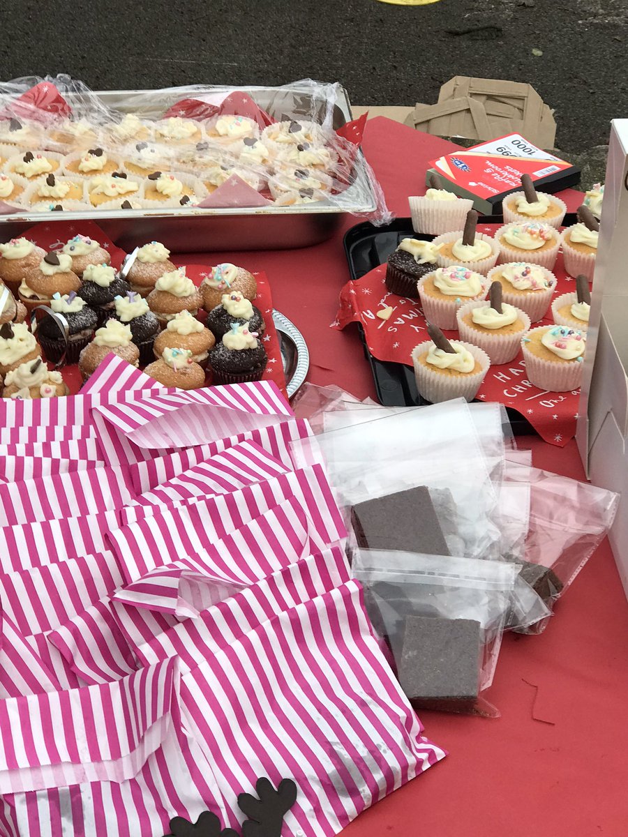 EdenthorpeHall's tweet photo. Christmas festivities at Edenthorpe Hall. Wonderful support from children, parents and staff. #EdenthorpeTeam https://t.co/Hsj2rCaa8c