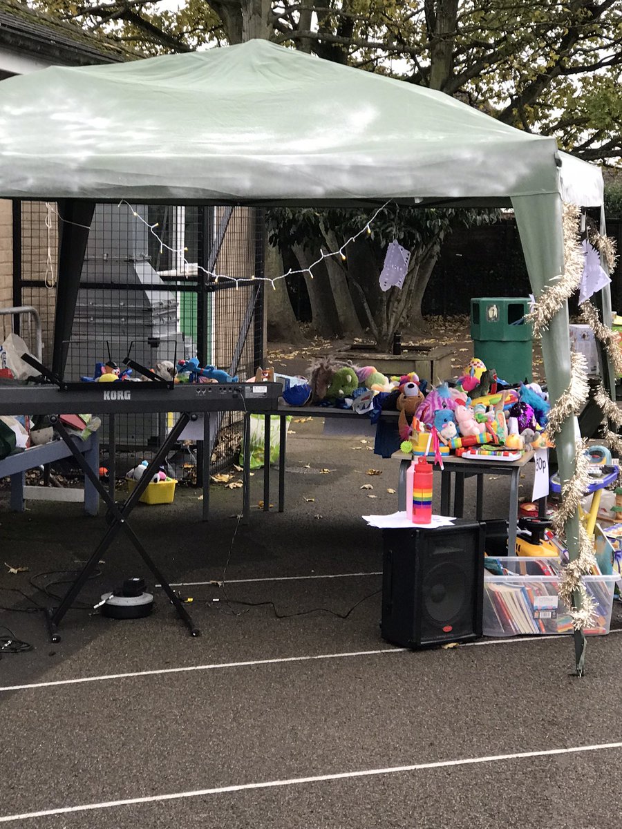 EdenthorpeHall's tweet photo. Christmas festivities at Edenthorpe Hall. Wonderful support from children, parents and staff. #EdenthorpeTeam https://t.co/Hsj2rCaa8c