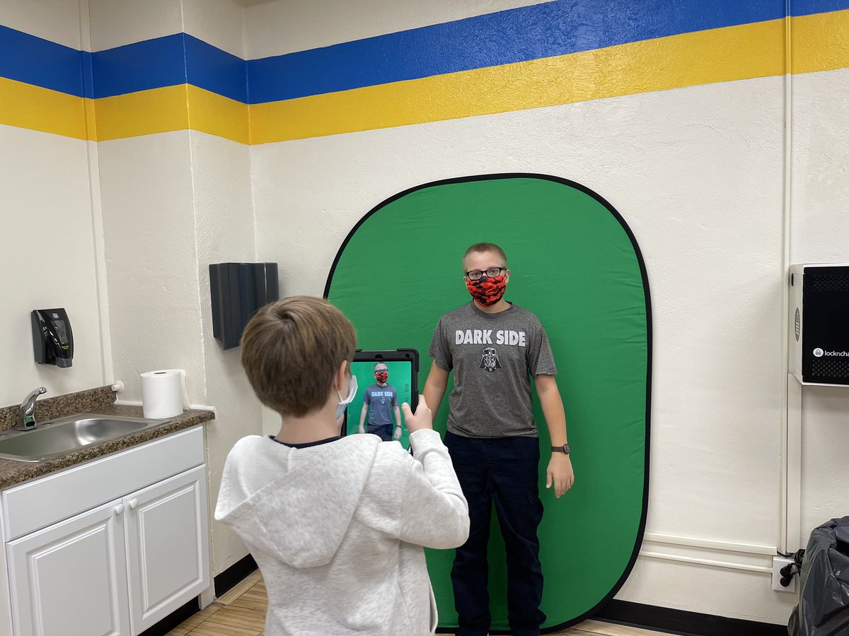 Ms. Maroney’s 6th graders came to the McGoldrick ThinkCenter today to use the green screens. They added themselves to comic strips they created of historical events. You could say they were really “into” history. Bonus class picture at the White House!