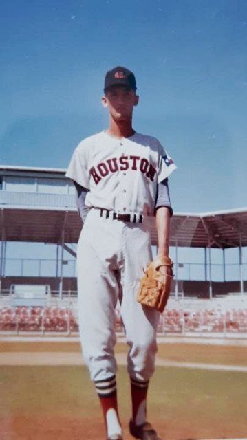 LaunchPadCocoa's tweet photo. This place has a lot of history and sometimes it comes back to visit! Dan Nostheide pitched for the Houston Colt 45s in 1964. Dan and his wife stopped by today to see the facility and share some stories! https://t.co/P3ZbpJ9wVw