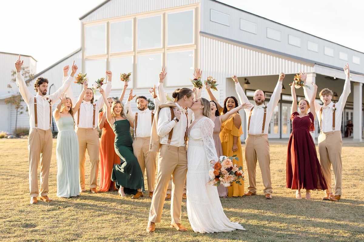 justin_Cbailey's tweet photo. 11.19.21 I married my best friend❤️
@haleeeezorn https://t.co/iiKeYbxpG6