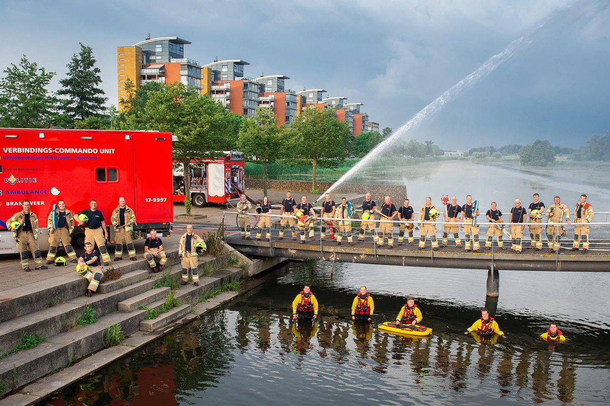 Ons korps! #trots #brandweer #barendrecht #brandweerbarendrecht #brandweerrotterdam #rotterdamrijnmond  #vrijwilligebrandweer #VRR #firefighters #feuerwehr #brand #hulpverlening #dienstverlening #fire247 #alsdebrandweer