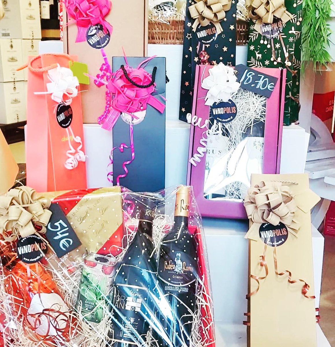 VinopolisSoto's tweet photo. Preparando regalos de navidad para nuestros clientes y empresas 🍷🎁🎁📦🎄😊
Preparing xmas gifts for our customers and corporate clients 🎁🎄🎄🎄🎁🎁🎁😊
956 695858
Info@vinopolis.es https://t.co/TOg1ATMIWB