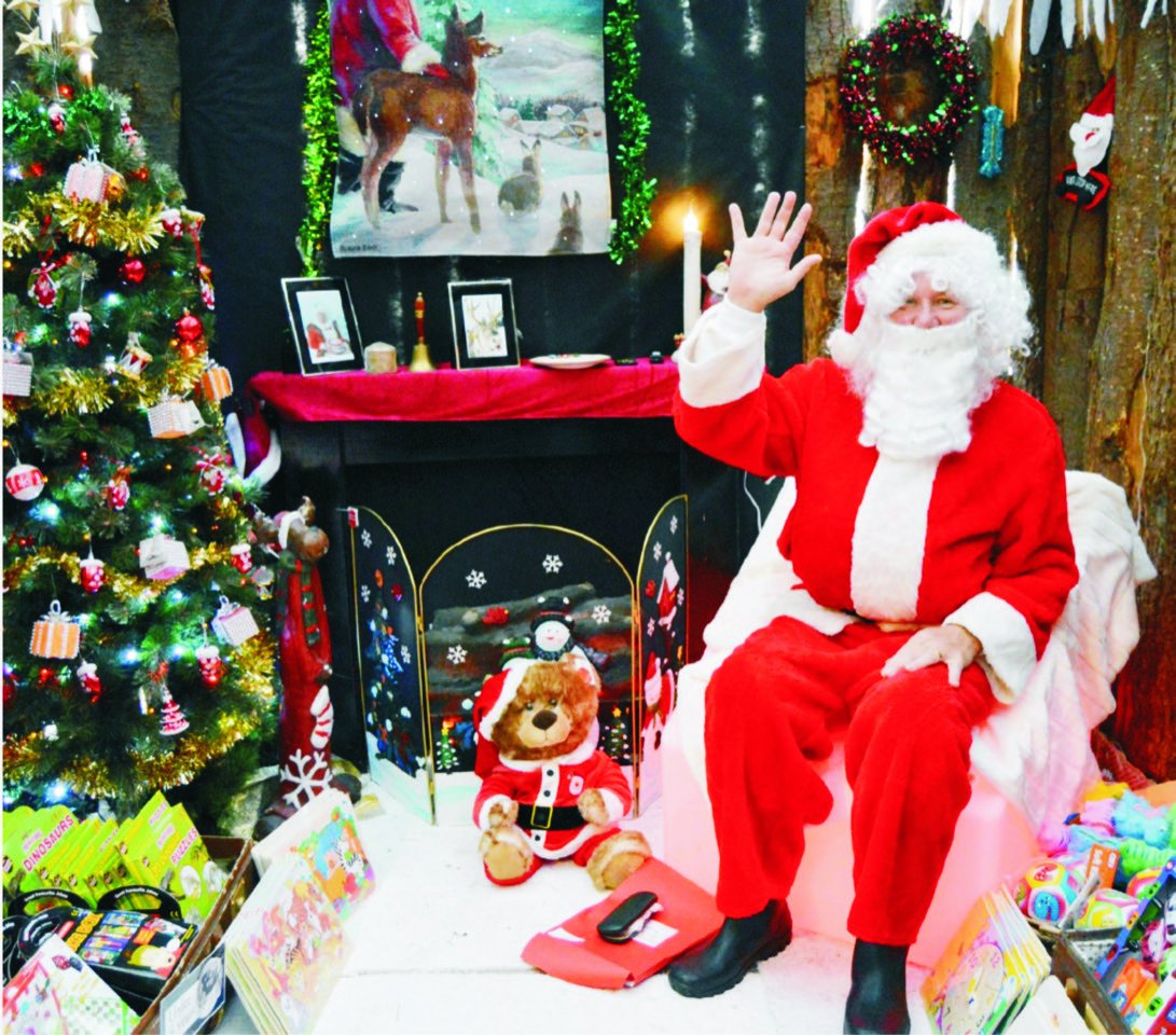 RotaryReadingME's tweet photo. We're excited about helping Santa meet everyone from tomorrow @HHSheeplands! https://t.co/JjkrEjJMCi 

He's got plans to have breakfast with families, see children from 10am-4pm, and his elves are asking children if they want Santa to trees on their behalf. https://t.co/nMPsz738B0
