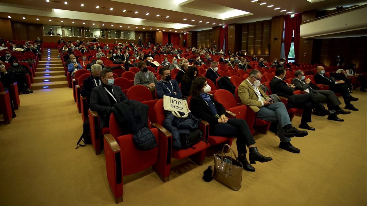 Acli_nazionali's tweet photo. Si sono conclusi i lavori de "L'economia sociale che crea valore". Grazie a tutta la rete #Acli. Torniamo a lavorare sul territorio arricchiti da questa esperienza. Continuiamo a creare valore insieme! #aclicreavalore #economiasociale @CAFACLI @patronatoacliIT  @EnaipNazionale https://t.co/f9pZFQDIMx
