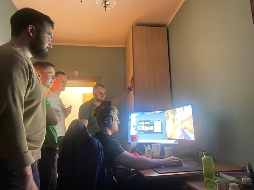 Last ESEA game of the season, had to bring in support from <a href="/SkinLordzGaming/">SkinLordz</a> 😘