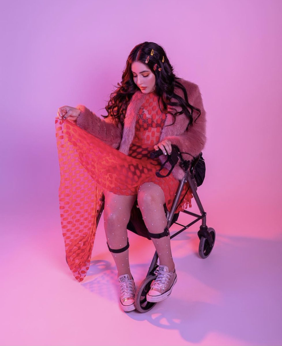 maryangel_'s tweet photo. Esta es de mis fotos favoritas mías, donde sentí mucho orgullo de quien soy, mis piernas con perlas y mi look que te mueres. Esta fue para @noisemag_ 

#OrgulloYDignidad #MovimientoPcD #IDPWD2021 #3Diciembre #DiaInternacionalDiscapacidad https://t.co/juSV9WFDx7