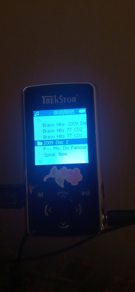 ich glaub ich könnte heulen, hab einfach mein mp3 player wieder gefunden.....