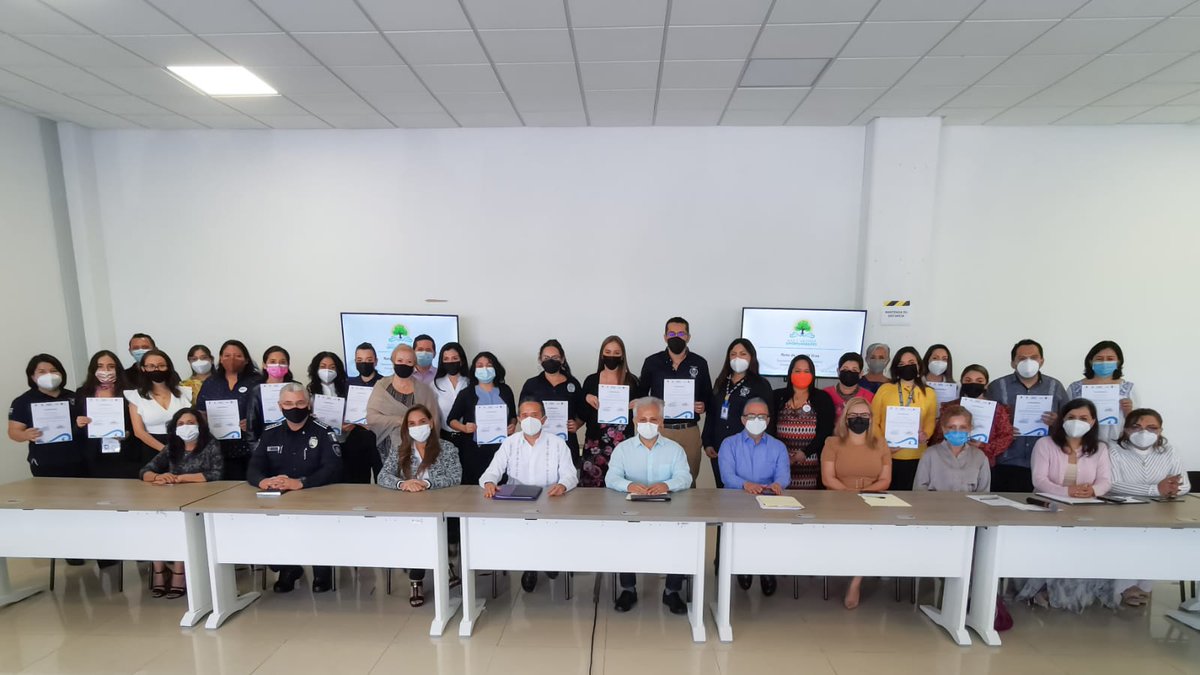 CIAM_Cancun's tweet photo. Participamos en la entrega de resultados del Reto de los 100 días, proceso en el que #CIAMCancún trabajó en colaboración con el Instituto de Resultados Rápidos (@RRIImpact) para realizar cambios en la atención sobre la violencia familiar y medidas de protección a las víctimas. https://t.co/PONzZ4Xs1F