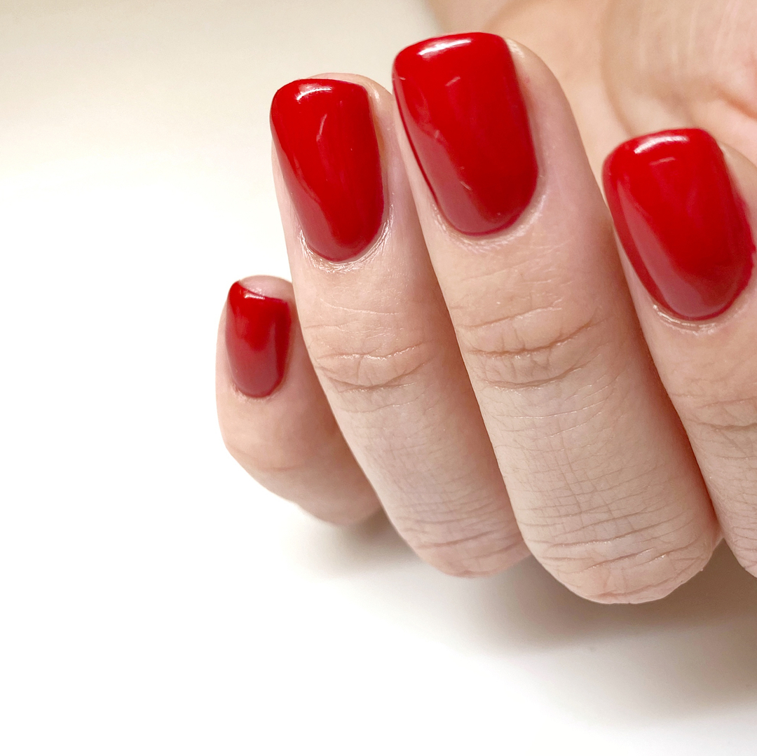 Nothing says ‘TIS THE SEASON like a rich red mani moment 🎁