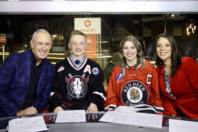 TeebzHBIC's tweet photo. @MacEwanGriffins @MacEwanHockey @MacEwanU @CanadaWest @BearsandPandas @ChambersAryn You mean this Aryn Chambers, star of Hometown Hockey? 😃 https://t.co/rgU35WX0Yv