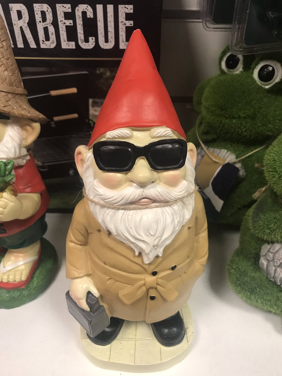 seed_ball's tweet photo. Imposter alert #NationalElfDay https://t.co/Gpes3c4gEm
