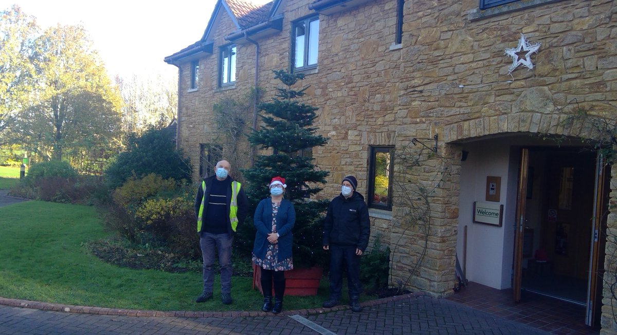 CHSW's tweet photo. Thank you to Peter from North Devon Christmas Trees and Wreaths in #Fremington for donating this beaut of a tree that's taking pride of place at the front of Little Bridge House! π
#ndevon #northdevon #chsw30 https://t.co/OWsG3OclYY