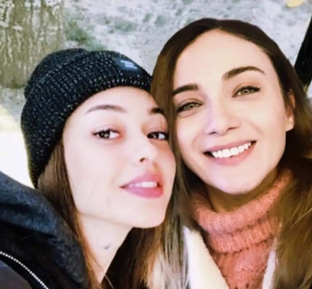 userr_sara_'s tweet photo. When will we see a real picture of Damla and Dilan together? I hope Damla or Dilan see this tweet 🥺💔
@DamlaSonmez @dilandeniiz
#dildam #damdil https://t.co/jWUXrh3wR2