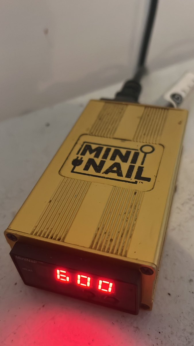 _DabMan_'s tweet photo. Looking at nfts bout to rip some dabs while I do it :) #mininail https://t.co/ogH9otHZv6
