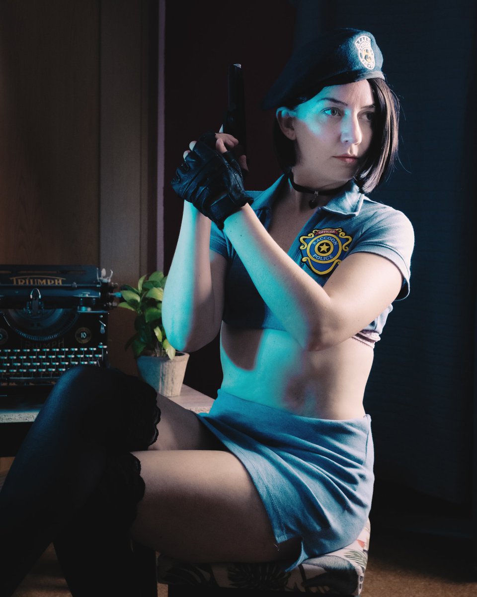 Miss Valentine as Rpd Officer 👮‍♀️
#ResidentEvil #REBHFun #REBH25th #twitchstreamer #TwitchDE #letsplayer #cosplay #jillvalentinebiohazard #jillvalentinecosplay #jillvalentinestars #jillresidentevil #capcom #capcomgermany #uniquecorncosplay #streamer #speedrunner #cosplay