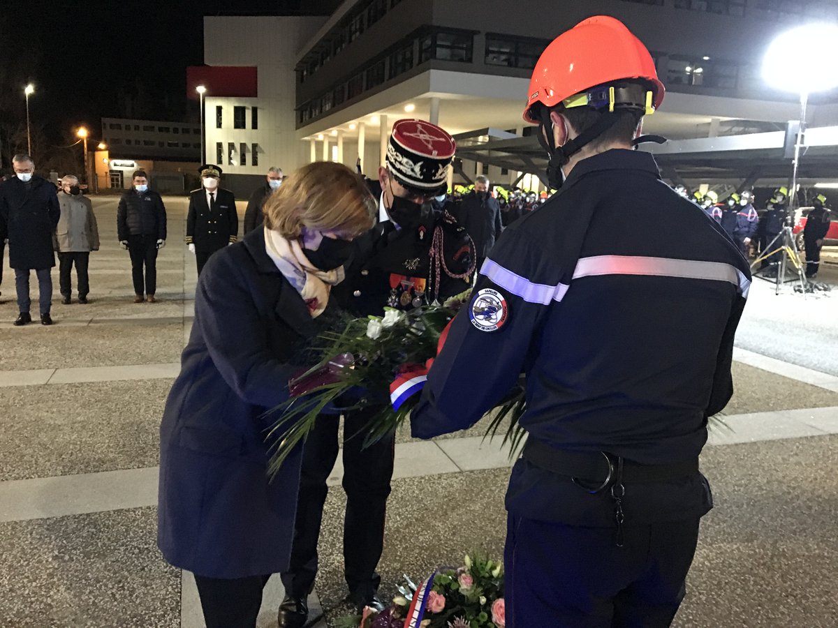 🚒 Cérémonie de Ste-Barbe des sapeurs-pompiers de l’Isère ce soir, présidée par <a href="/AnneGerin38/">Anne Gérin</a> PCASDIS, en présence de L. Prévost <a href="/Prefet38/">Préfète de l'Isère 🇨🇵🇪🇺</a> et J.-P. Barbier Président de <a href="/CDIsere/">Isère</a> et d'autorités, dont le cne <a href="/TambuzzoVincent/">Vincent Tambuzzo</a> PUDSP38. Mise à l’honneur et hommage aux sapeurs-pompiers.