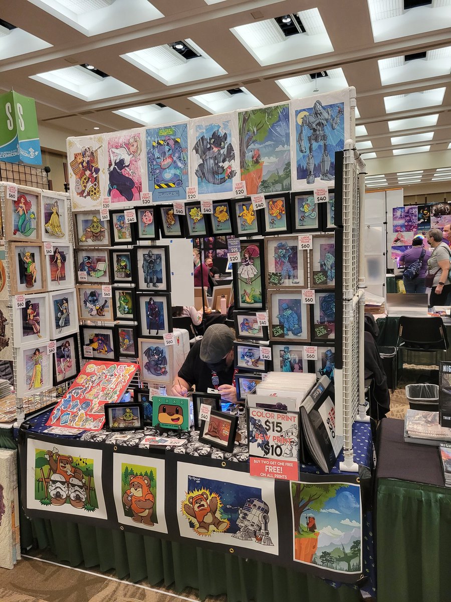 PinTraderFjorg's tweet photo. Check @russrichardsart out in artist alley at booth S2 https://t.co/YtJH5ZkPEG