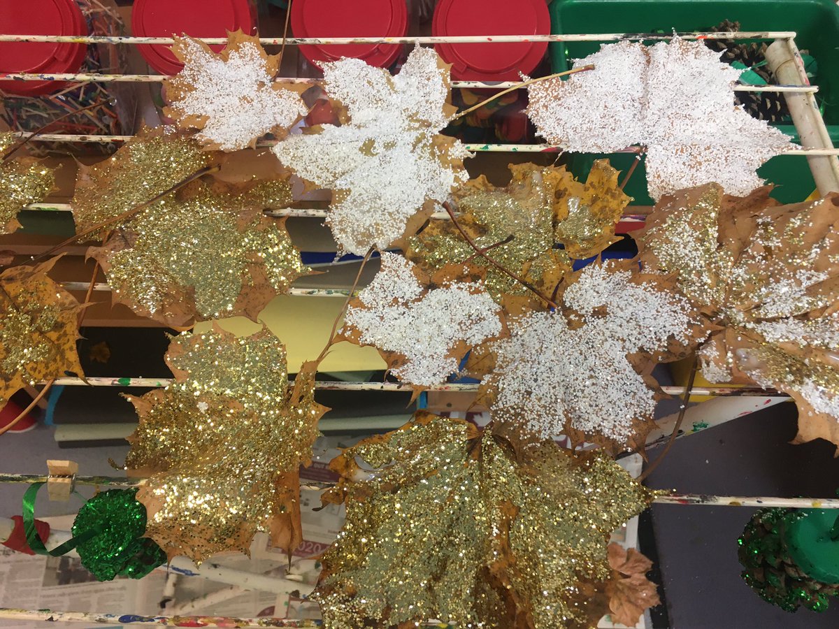 NurseryLHS's tweet photo. The children had a great morning decorating their cones and leaves ready to be put on the LHS Christmas tree! ππ #decoday @HeadLHS @LHS_Watford @MrsGossLHS https://t.co/rw5PToDnhc