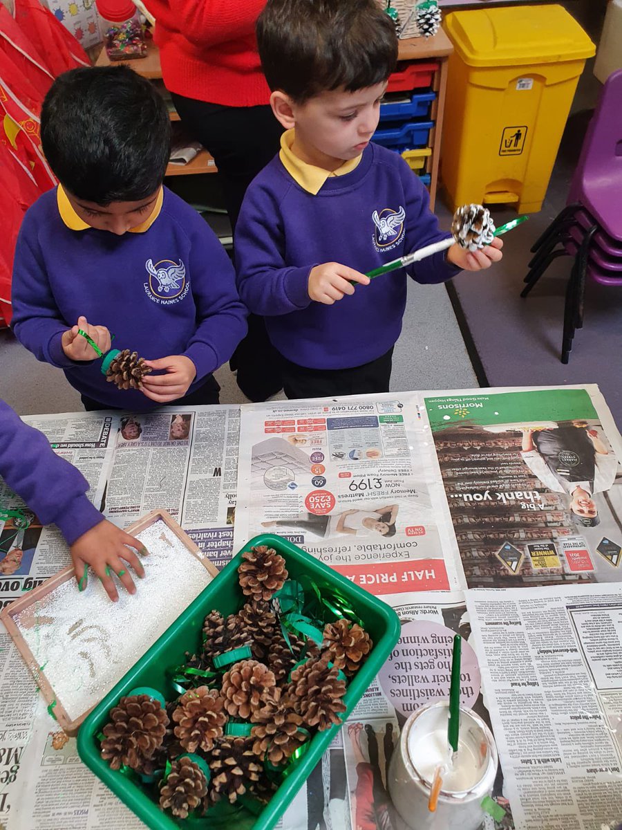 NurseryLHS's tweet photo. The children had a great morning decorating their cones and leaves ready to be put on the LHS Christmas tree! ππ #decoday @HeadLHS @LHS_Watford @MrsGossLHS https://t.co/rw5PToDnhc