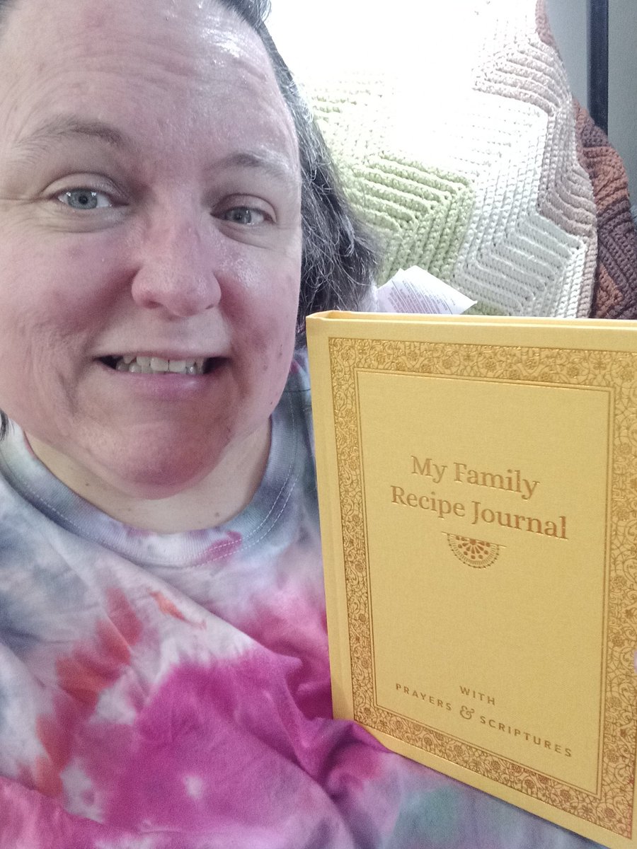 AuntDarcie's tweet photo. I'm so excited that My Family Recipe Journal from @aartipaarti and @DaySpring is here! The cloth bound book is so beautiful and ready for me to write in our recipes so we can create more memories ๐๐๐งก
#myfamilyrecipejournal #cookingismylovelanguage https://t.co/1ljn4JeV4o