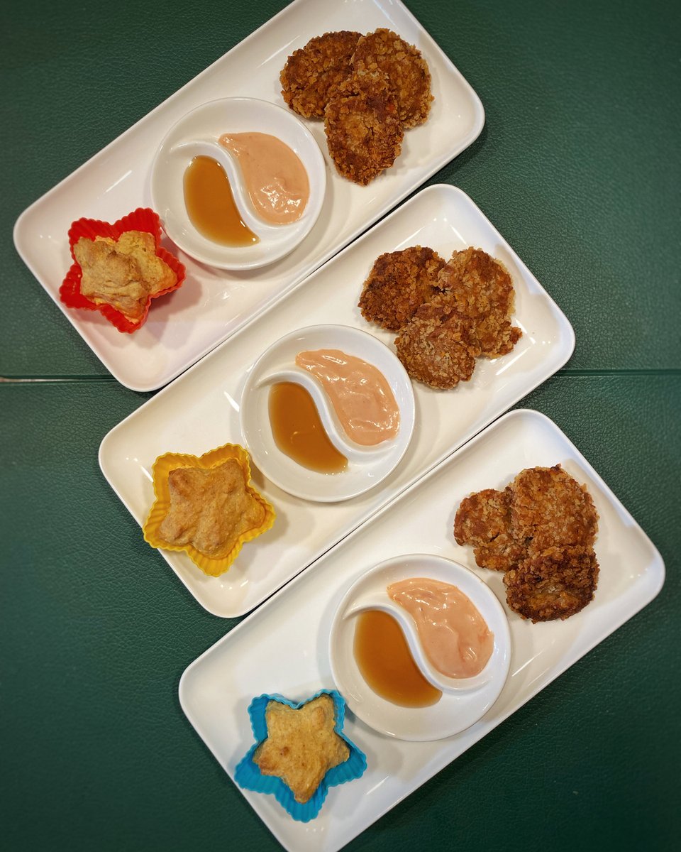 katMaderazo's tweet photo. Tuna nuggets for #breakfast served with homemade 🌽 muffins. #kidsfood #cutefood #kawaiifood #yummyfood #foodart #creativefood #nomnomnom #foodstyling #loveineverybento #katspiration #bentobykat https://t.co/WTu4z6ZBQH