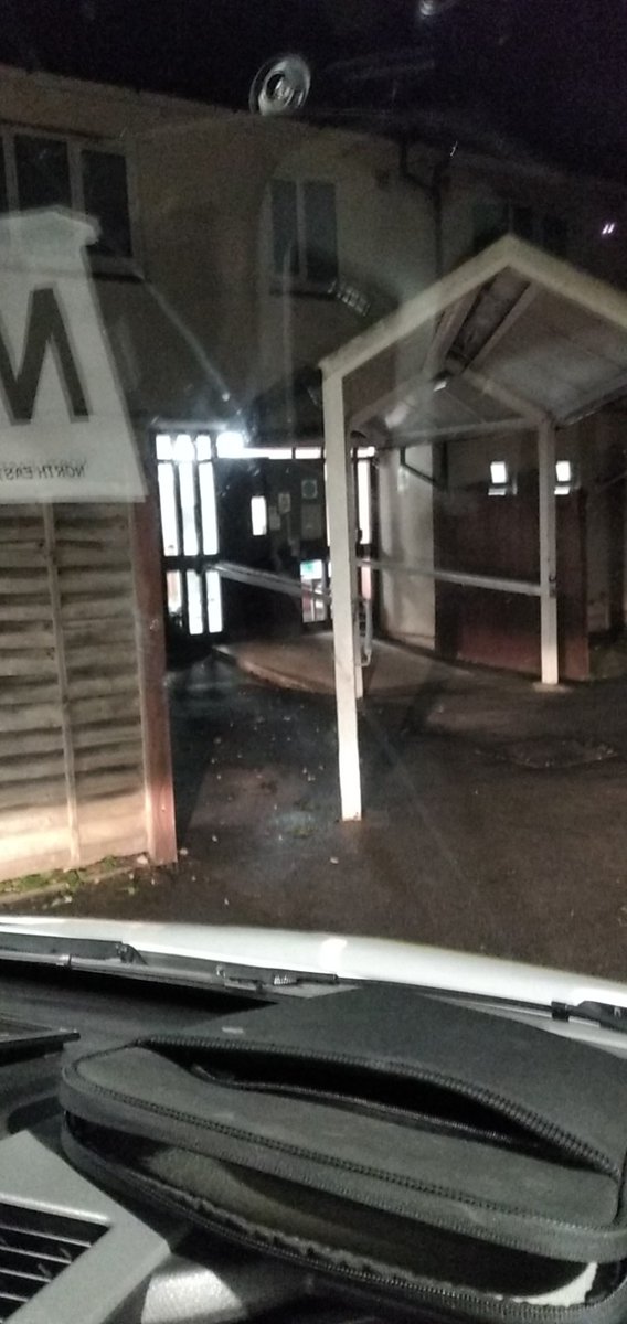 MPSSpecials's tweet photo. North East Specials working local with local ASB officers after reports of drug taking near a care home Leyton #NEtaskforce https://t.co/Ira2uzQqYS
