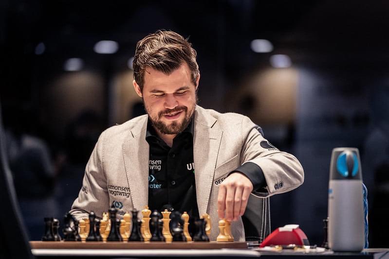 Carlsen versus Nepomniachtchi: FIDE World Championship Round 8