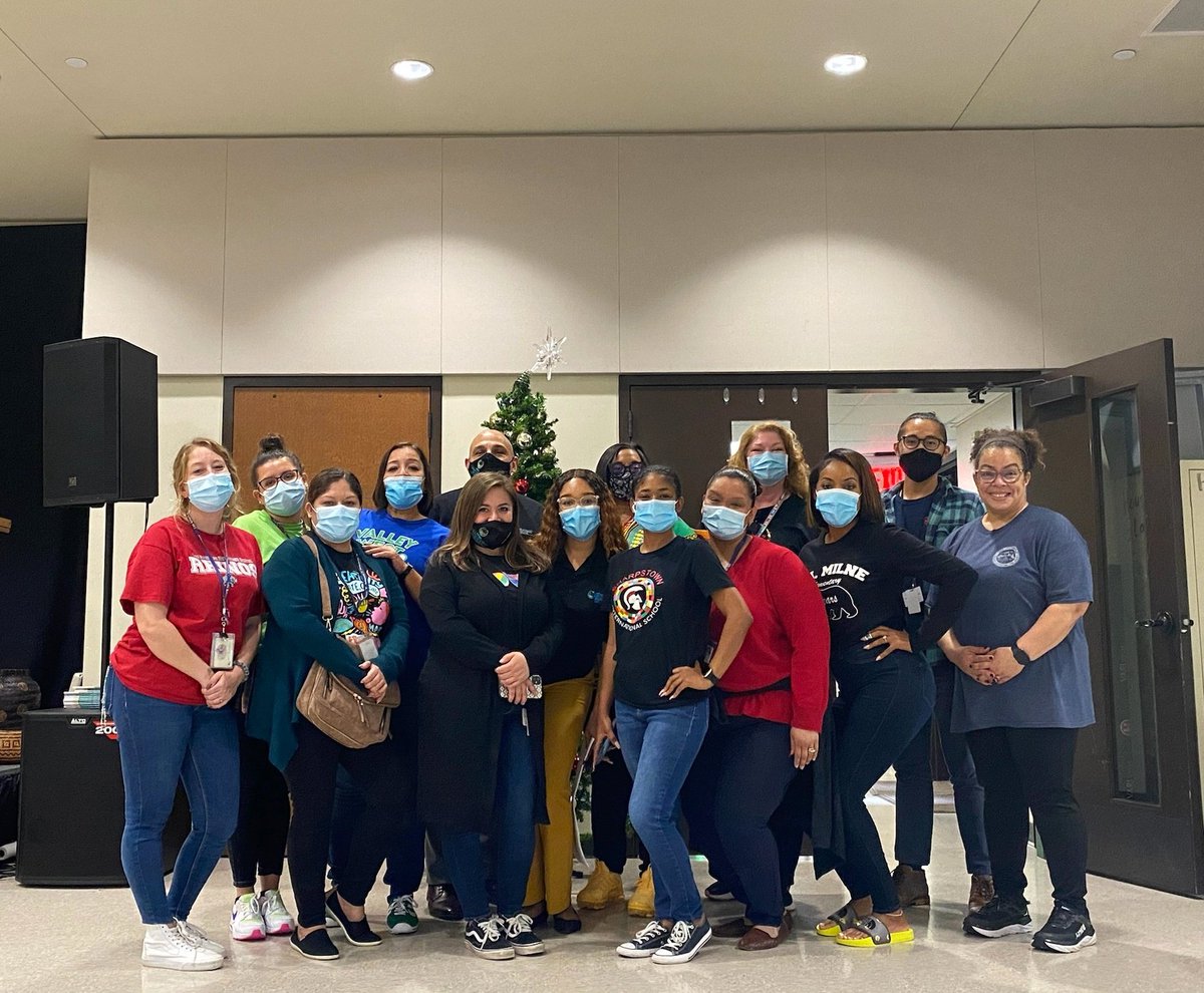WrsRangel's tweet image. Sharpstown 1 &amp;amp; 2 Wraparound teams along with the wonderful Amy Kelly from St. Luke's Gethsemane Church setting up for tomorrow's December to Remember community resource event! @WRSBenavidez @HISD_Wraparound @HoustonISD @MsCThompson_