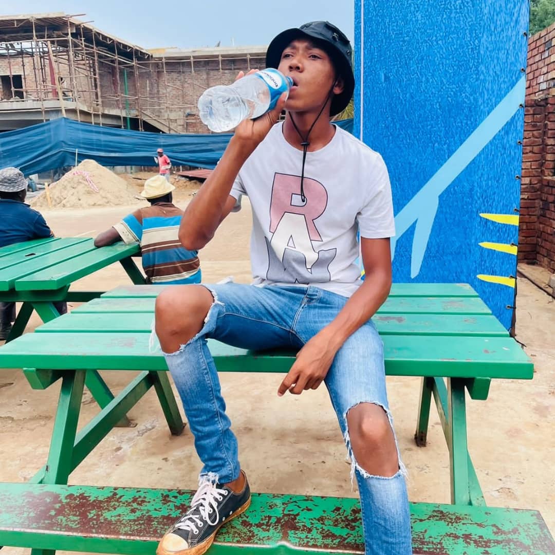 Jackiemight2's tweet photo. Drink pure water and mind your own.🔵 https://t.co/MVIG83fb1M