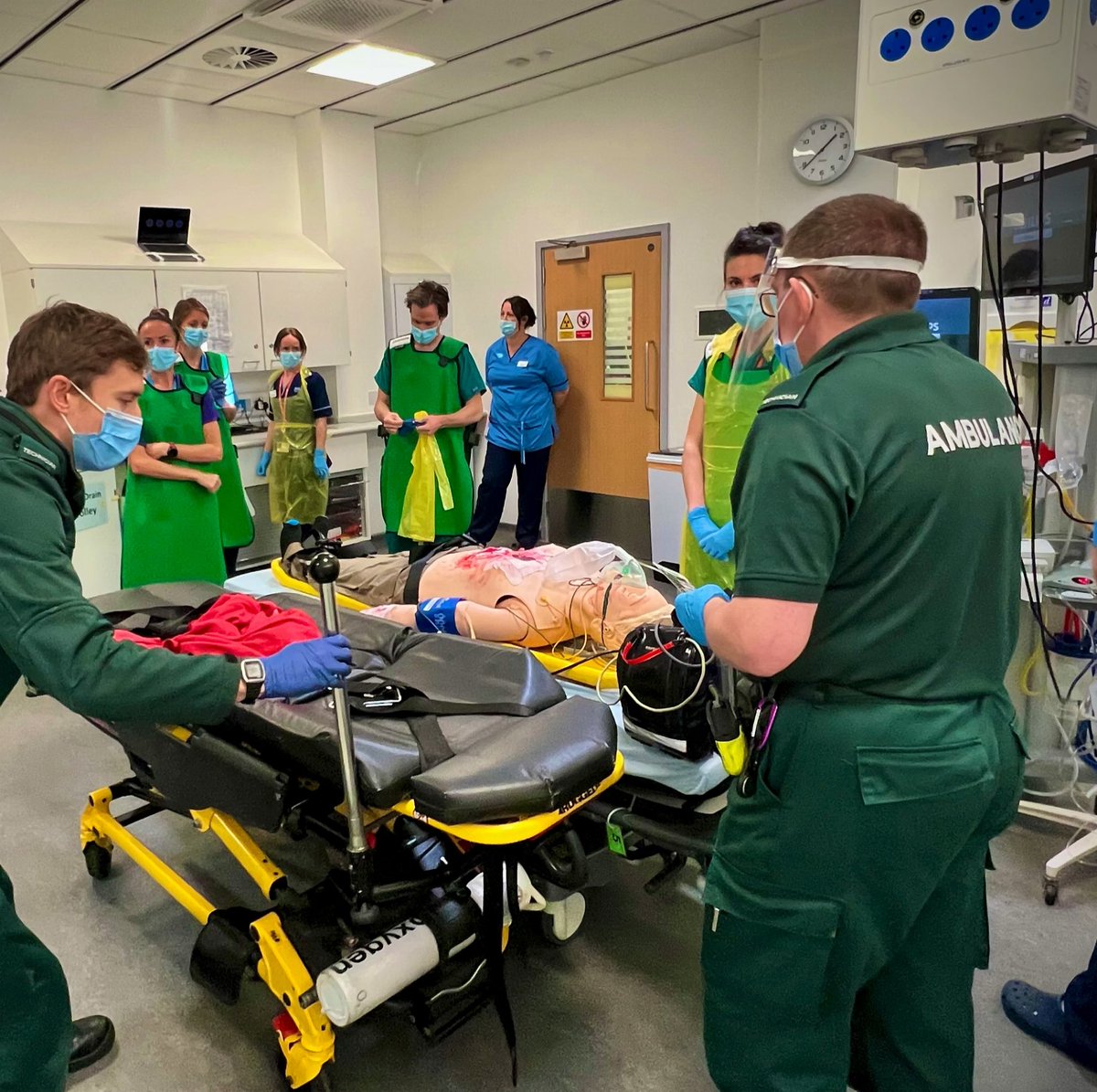 PaediatricMTC's tweet photo. Fridays are #trauma #simdays. Again raising the training bar and pushing our teams hard to maximise learning in managing the most critically injured children. Multi-professional teams including @Scotambservice @EdinburghEM @givebloodscot and #RHCYP operating theatres. #teamwork https://t.co/Wd7wP5fqYw