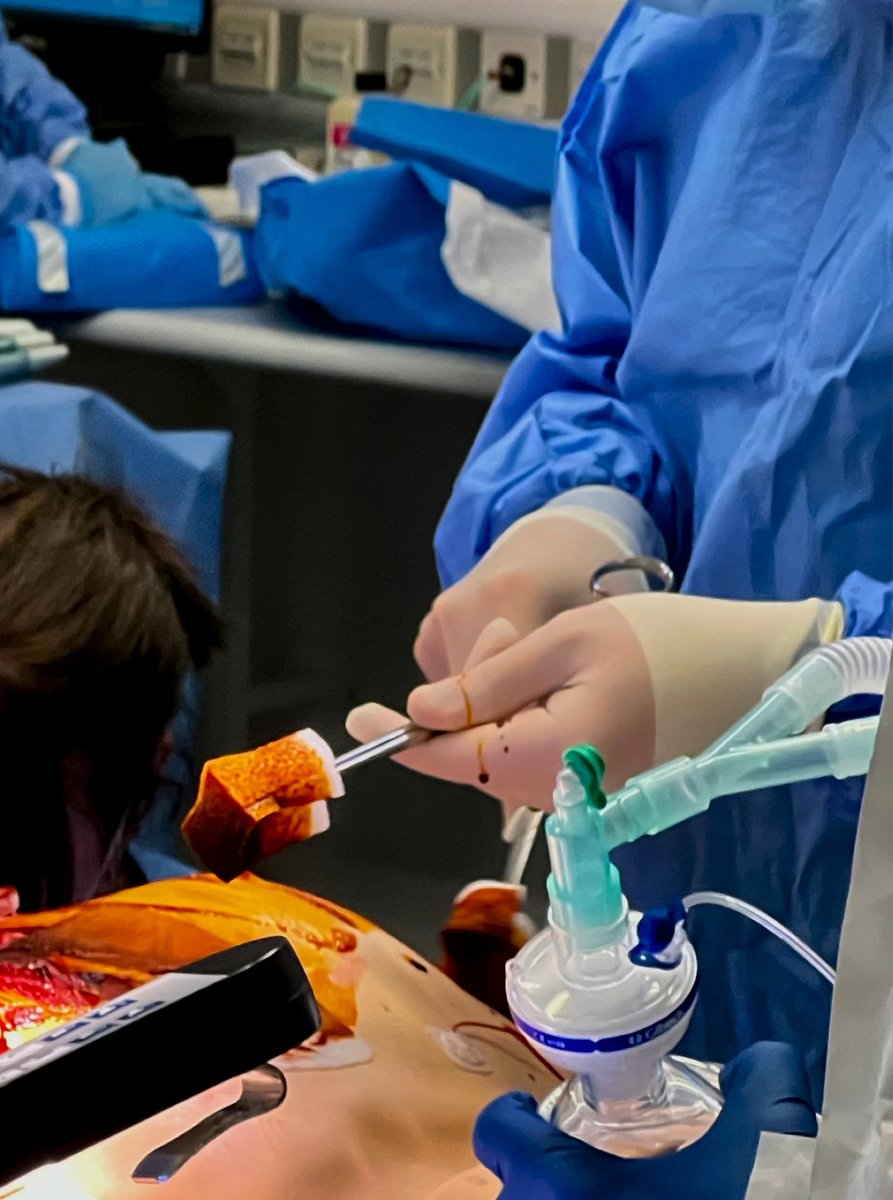 PaediatricMTC's tweet photo. Fridays are #trauma #simdays. Again raising the training bar and pushing our teams hard to maximise learning in managing the most critically injured children. Multi-professional teams including @Scotambservice @EdinburghEM @givebloodscot and #RHCYP operating theatres. #teamwork https://t.co/Wd7wP5fqYw