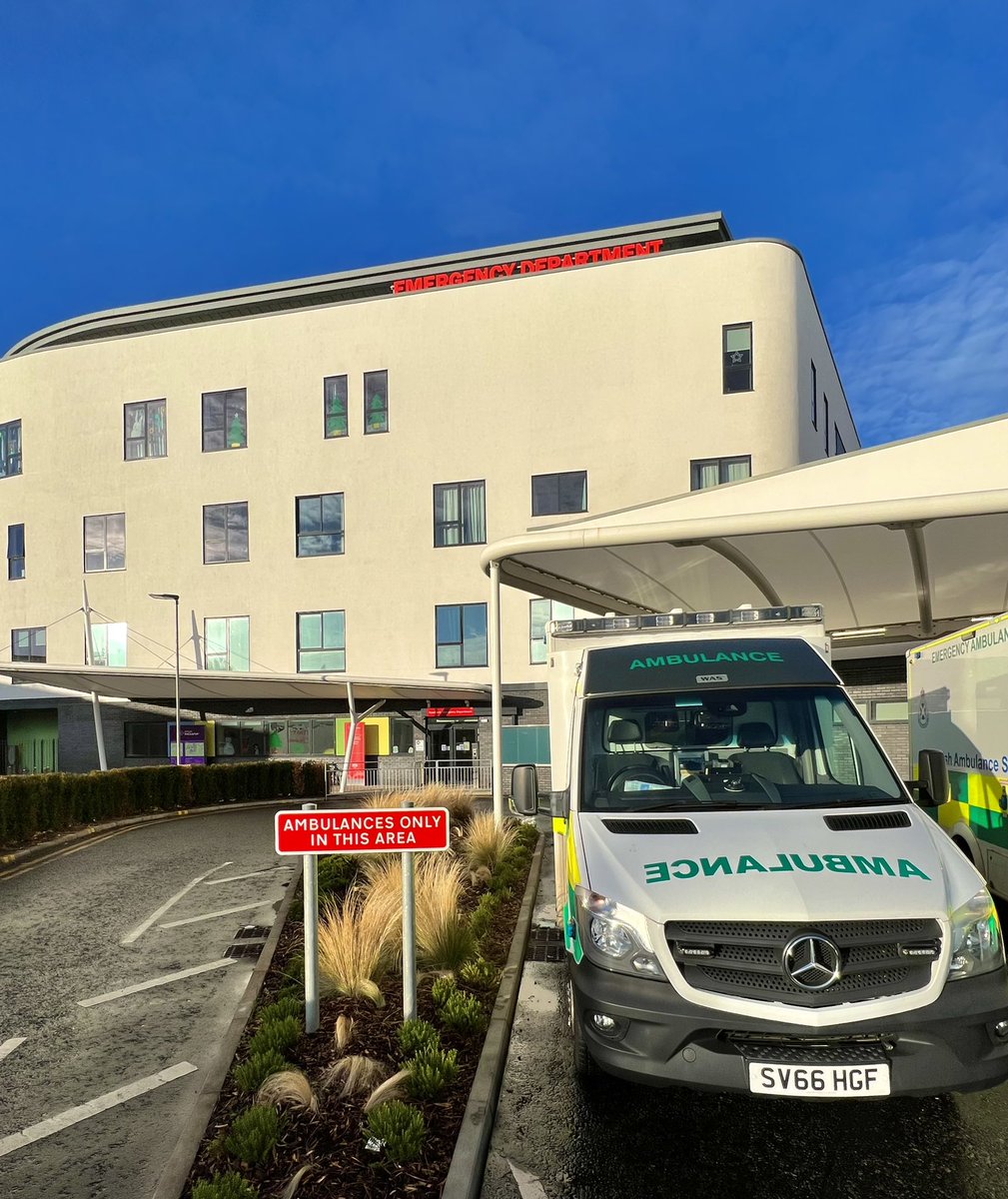 PaediatricMTC's tweet photo. Fridays are #trauma #simdays. Again raising the training bar and pushing our teams hard to maximise learning in managing the most critically injured children. Multi-professional teams including @Scotambservice @EdinburghEM @givebloodscot and #RHCYP operating theatres. #teamwork https://t.co/Wd7wP5fqYw