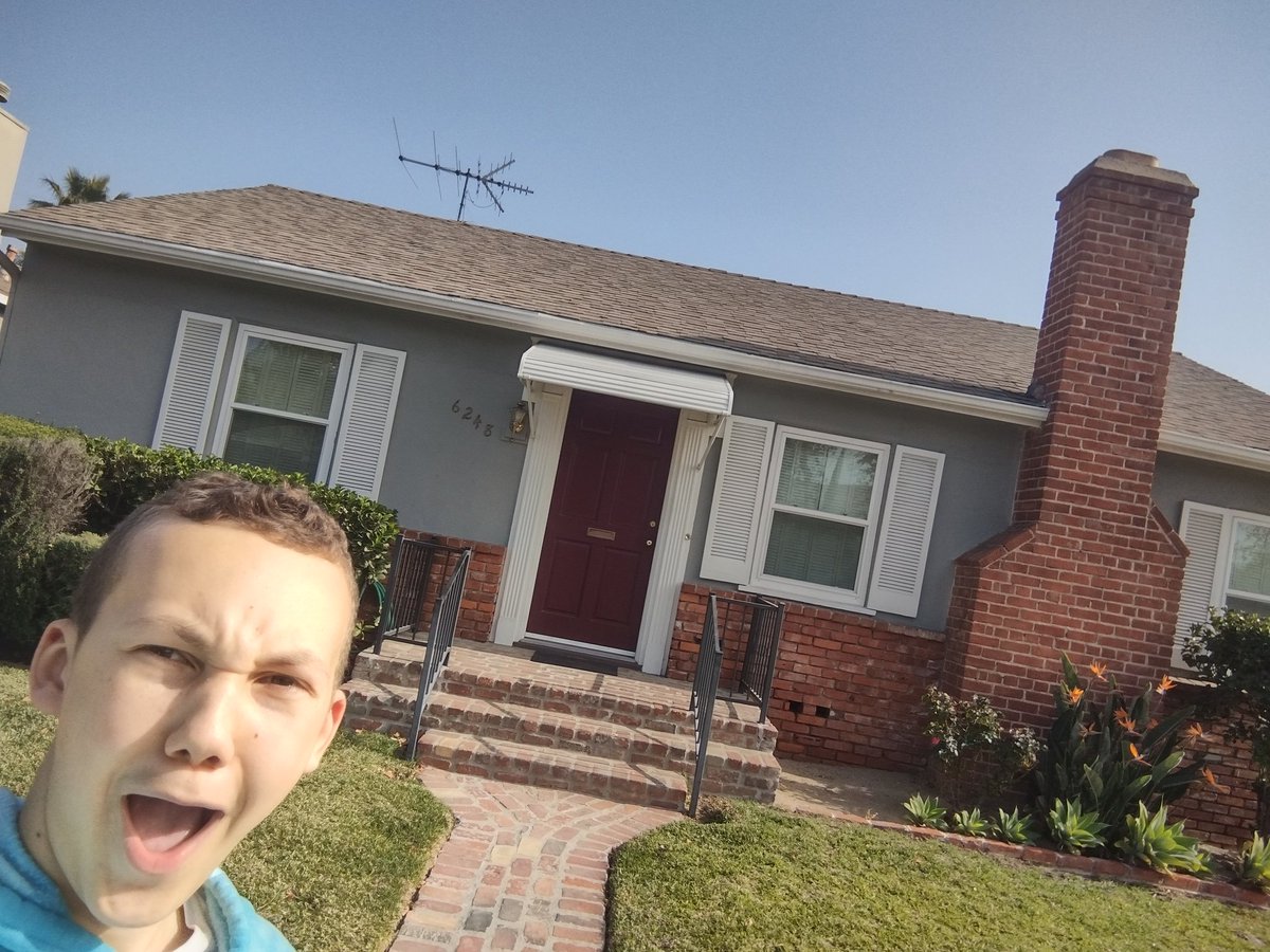 PausedSponge's tweet image. Literally just flew to LA so I could go to patchy the pirates house in real life