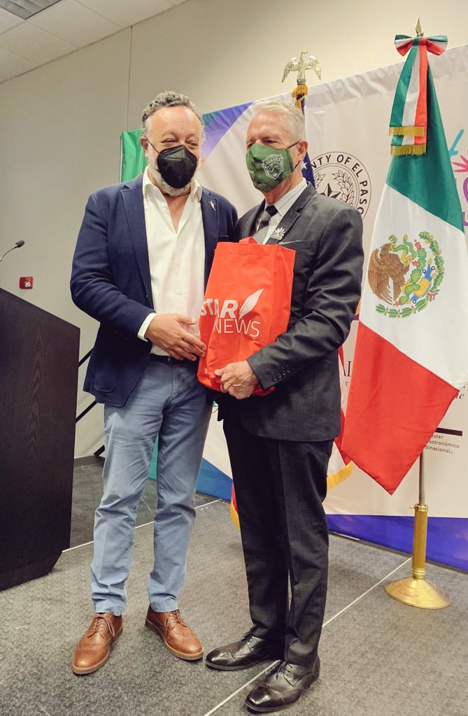 Welcome back a <a href="/VisitElPasoTX/">Visit El Paso</a> 
¡La #Frontera ya está abierta! Y con ello tuvimos la presentación de la Portada Edición Diciembre <a href="/starnewsmx/">Star News</a>  
Es todo un gusto tenerlos a bordo de los aviones de @vuelaTAR 
Ingresa a visitelpaso.com/welcomeback