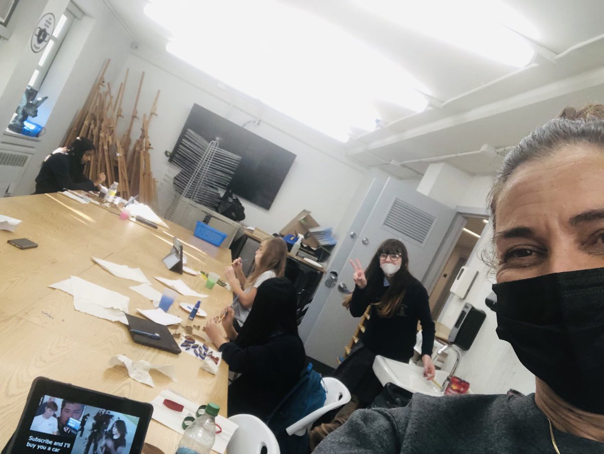 Maria_Grazia16's tweet photo. Its beginning to look a lot like Christmas! Genesis artists working on their Christmas ornaments made with toilet paper rolls💚🎄❤️ https://t.co/7LWnrABYjR