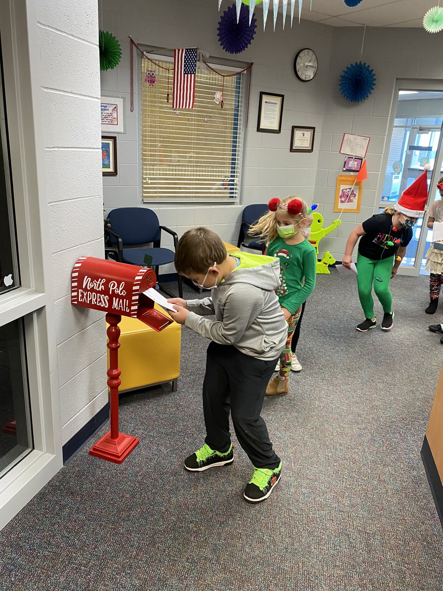 EmilyList7's tweet photo. Our letters are off to The North Pole! 🎅🏻 @USD449 https://t.co/XXoccYVCaQ