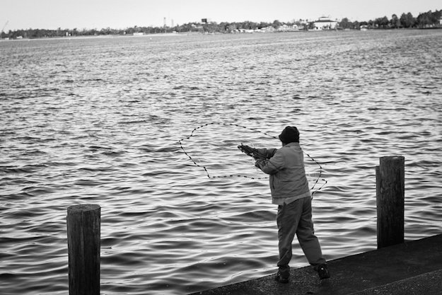 Louisianafotos's tweet photo. #louisiana #castnetting #shrimping https://t.co/ew6eOkXmhx